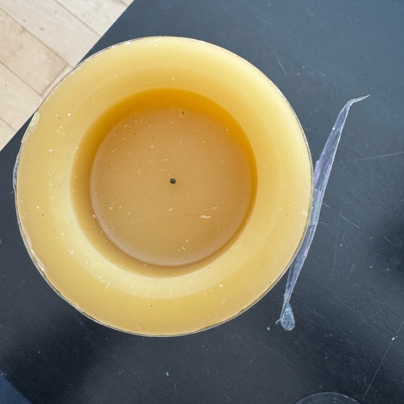 Pottery Barn Flameless Wax Pillar Candle 4x8 Carmel/yellow color - Picture 2 of 3